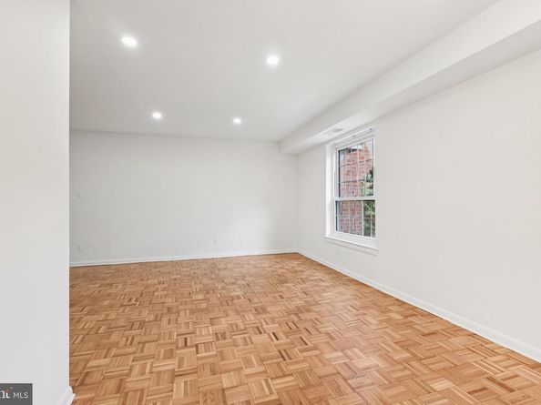 4000 Gypsy Lane 529, Philadelphia PA 19129