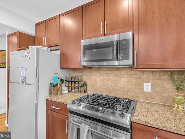 739 Newton Place NW 105, Washington DC 20010