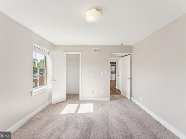 212 Oakwood Street SE 318, Washington DC 20032