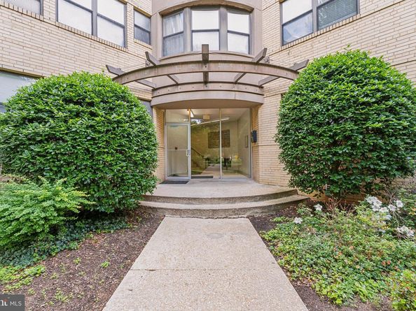 212 Oakwood Street SE 318, Washington DC 20032
