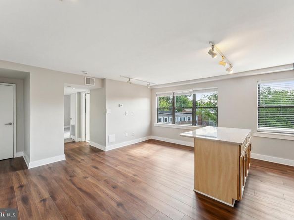 212 Oakwood Street SE 318, Washington DC 20032