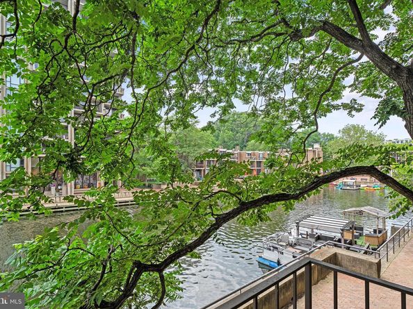 1674 Chimney House Road, Reston VA 20190