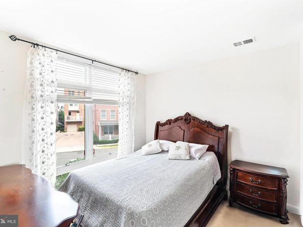 915 N Patrick Street 206, Alexandria VA 22314