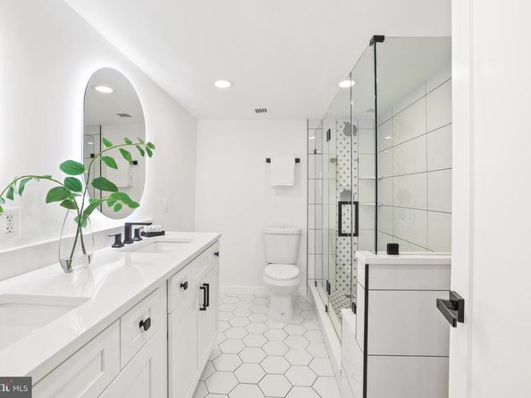 205 Yoakum Parkway 1712, Alexandria VA 22304