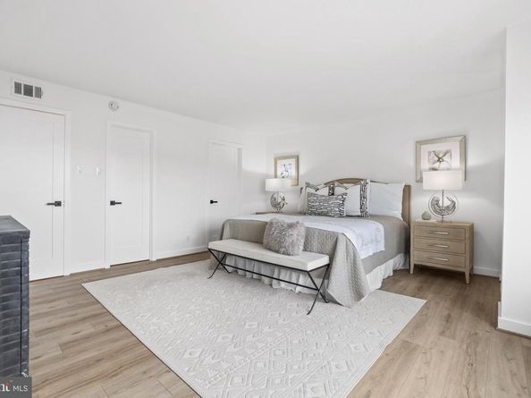 205 Yoakum Parkway 1712, Alexandria VA 22304