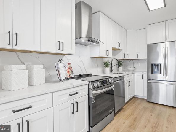 205 Yoakum Parkway 1712, Alexandria VA 22304
