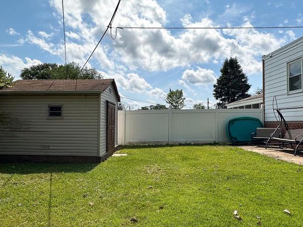 9999 Woodfern Road, Philadelphia PA 19115
