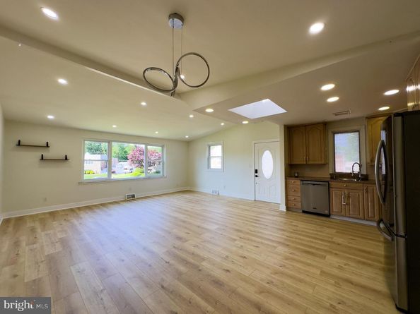 9999 Woodfern Road, Philadelphia PA 19115
