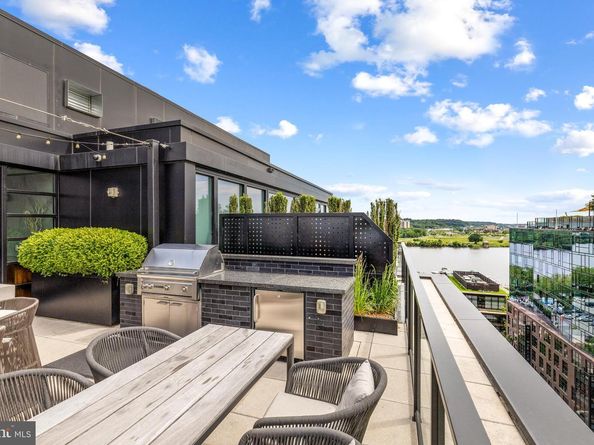 1300 4TH Street SE 404, Washington DC 20003