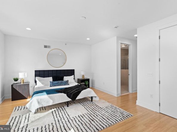 315 Dupont Street, Philadelphia PA 19128