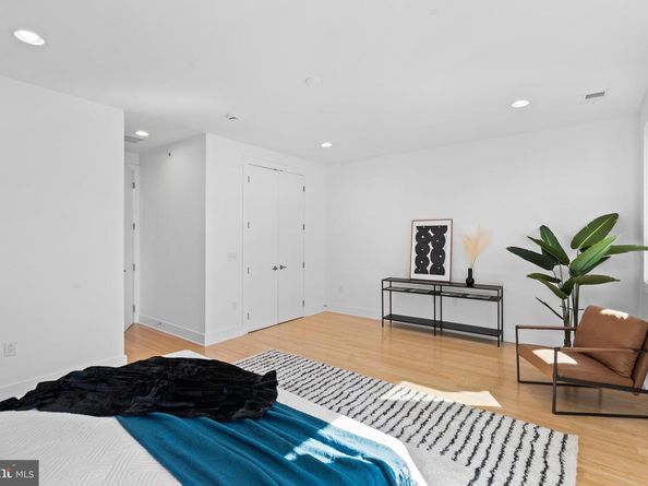 315 Dupont Street, Philadelphia PA 19128