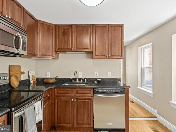 1012 N Leithgow Street, Philadelphia PA 19123