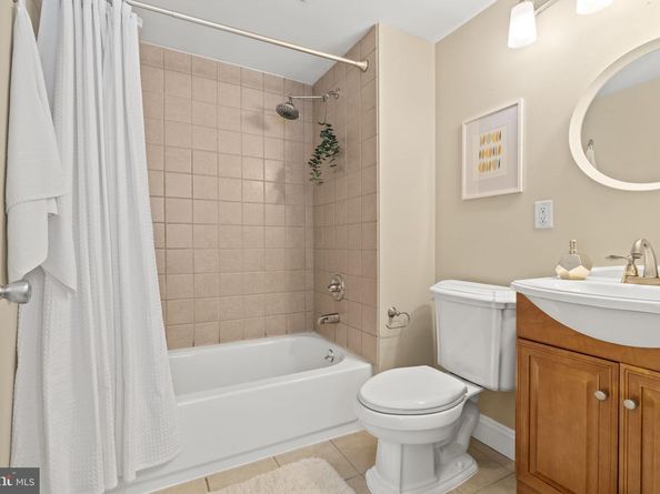 1012 N Leithgow Street, Philadelphia PA 19123