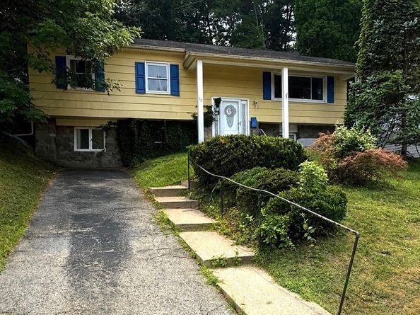 337 Golf Hills Road, Havertown PA 19083