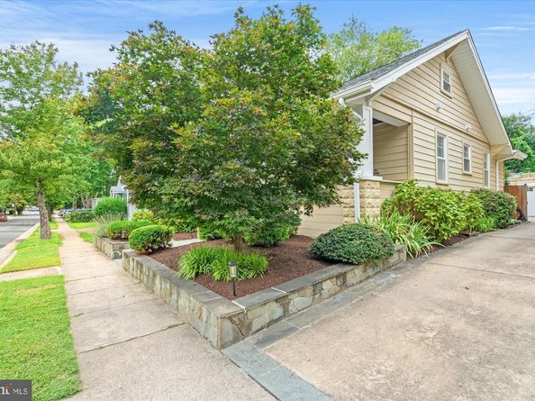 16 E Walnut Street E, Alexandria VA 22301