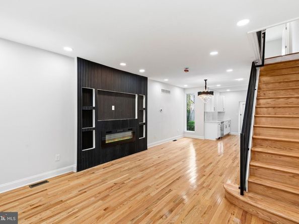 1425 N Edgewood St, Philadelphia PA 19151