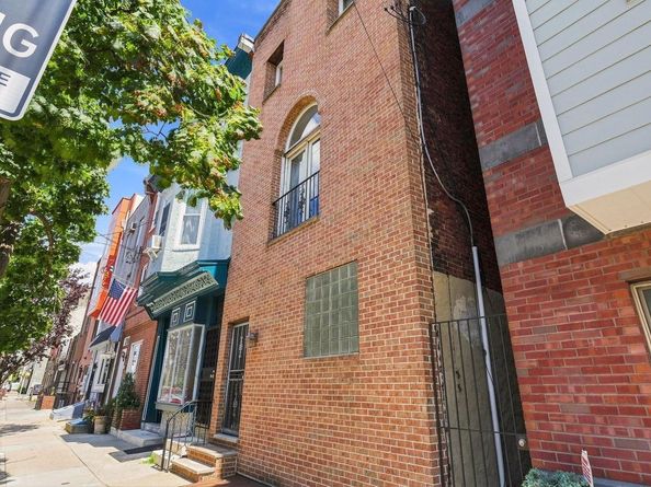 821 S 11TH Street, Philadelphia PA 19147