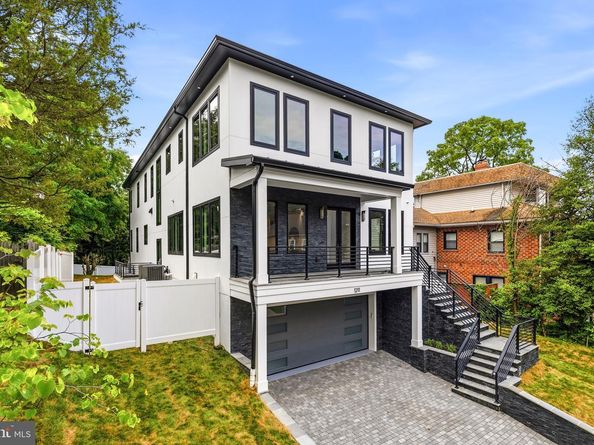 1211 20TH Street S, Arlington VA 22202