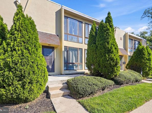 100 E Glenolden Avenue T-9 Avenue T9, Glenolden PA 19036