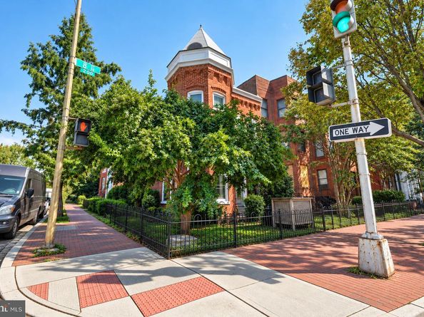 251 8TH Street NE, Washington DC 20002