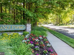 1613 Lakeview Circle, Yardley PA 19067