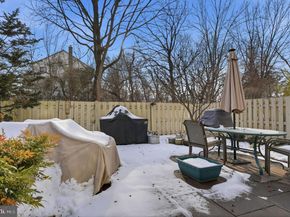 1613 Lakeview Circle, Yardley PA 19067