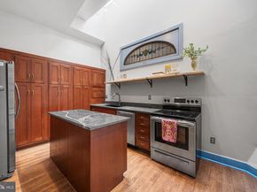 2009 Spruce Street C, Philadelphia PA 19103