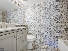 27 Bonnie Gellman Court B27, Philadelphia PA 19114