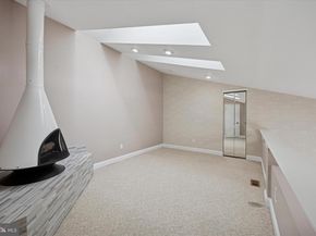 27 Bonnie Gellman Court B27, Philadelphia PA 19114