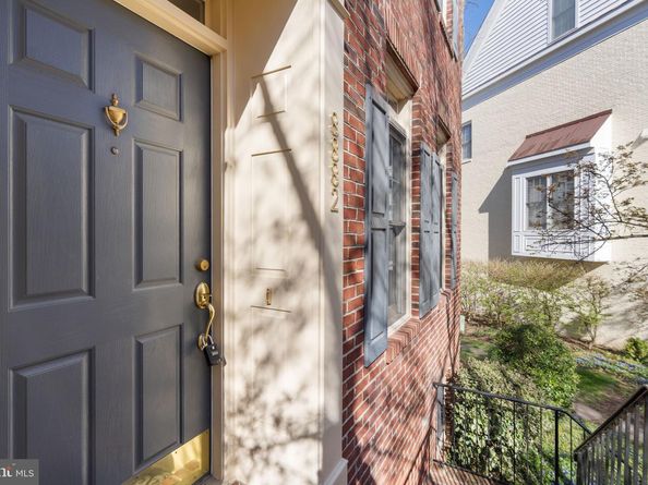 8882 Ashgrove House Lane, Vienna VA 22182