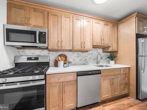 210 Locust Street 18FW, Philadelphia PA 19106
