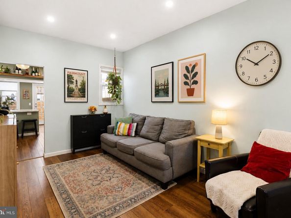 880 N Myrtlewood Street, Philadelphia PA 19130