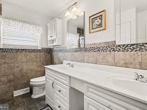 817 Worthington Drive, Warminster PA 18974
