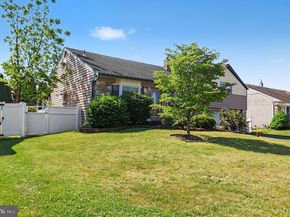 817 Worthington Drive, Warminster PA 18974