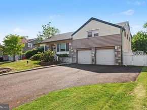817 Worthington Drive, Warminster PA 18974