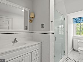 9 Norman Lane, Philadelphia PA 19118