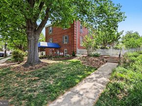 19 Auburn Court A, Alexandria VA 22305