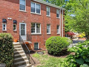 19 Auburn Court A, Alexandria VA 22305