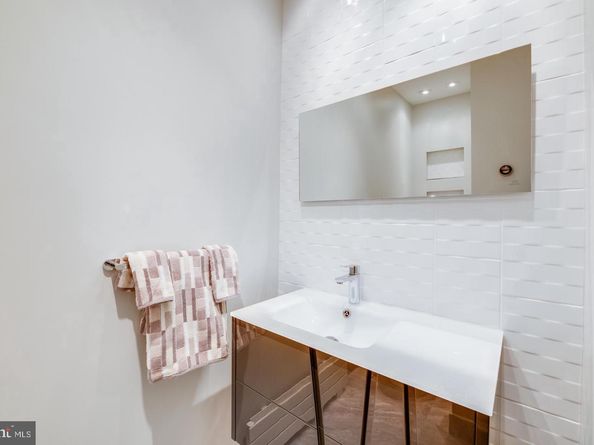 1656 32nd Street NW, Washington DC 20007