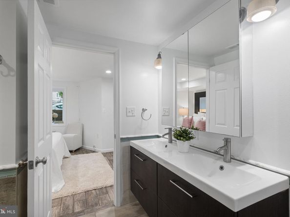 13 R Street NE 1, Washington DC 20002