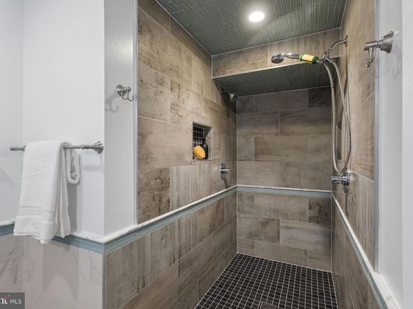 13 R Street NE 1, Washington DC 20002