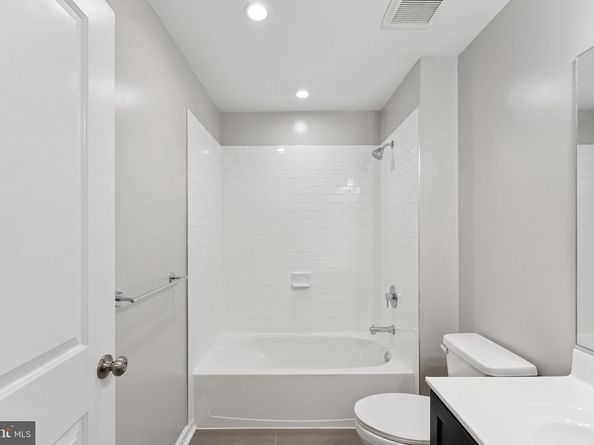 412 Woodcrest Drive SE 412B, Washington DC 20032