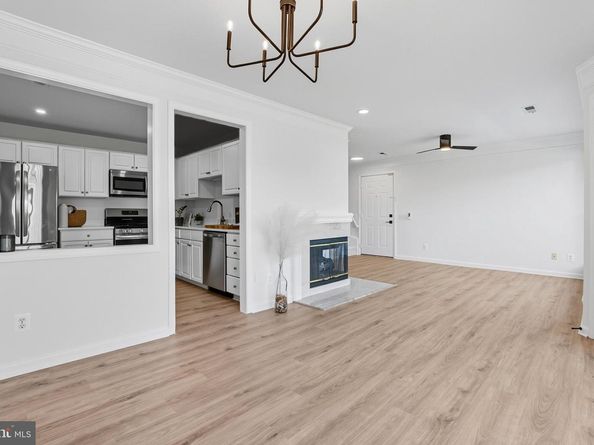 46895 Eaton Terrace 300, Sterling VA 20164