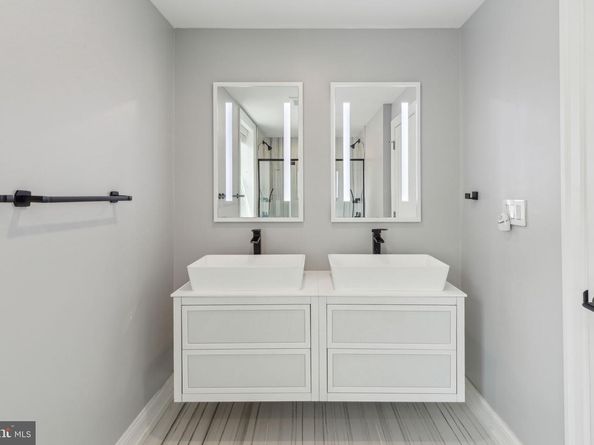 910 Spruce Street 10, Philadelphia PA 19107