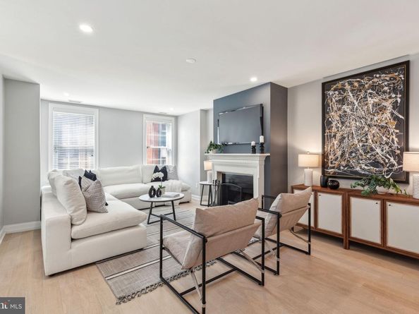 910 Spruce Street 10, Philadelphia PA 19107