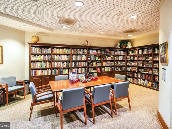 307 Yoakum Parkway 406, Alexandria VA 22304