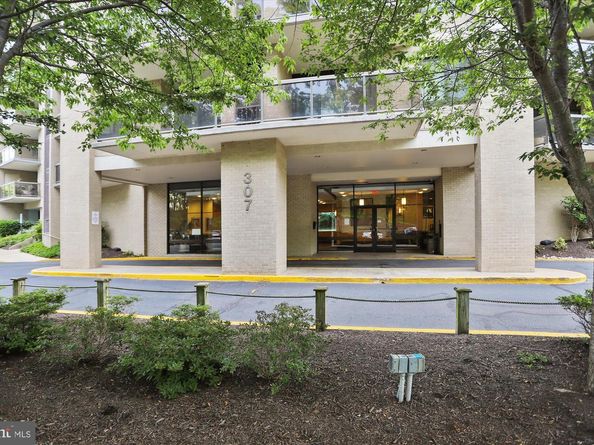 307 Yoakum Parkway 406, Alexandria VA 22304