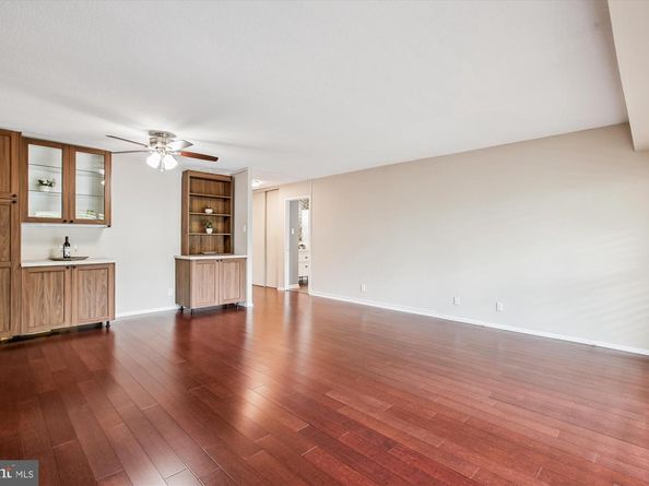 307 Yoakum Parkway 406, Alexandria VA 22304