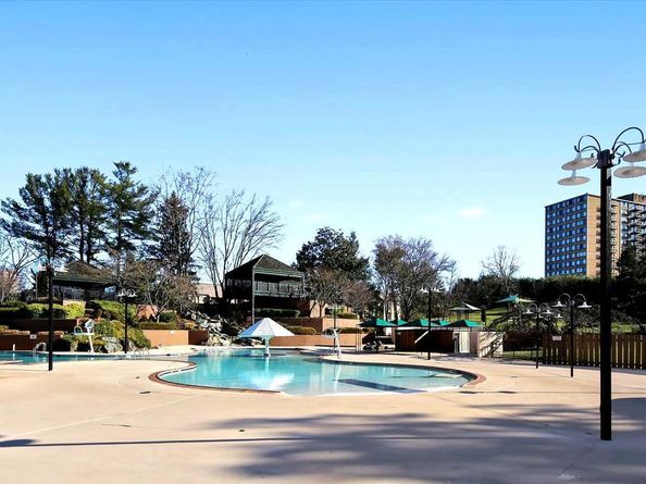 307 Yoakum Parkway 406, Alexandria VA 22304