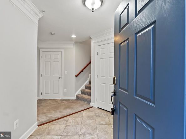 904 W Glebe Road, Alexandria VA 22305
